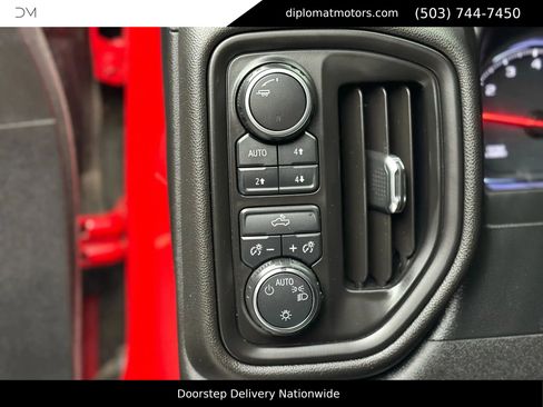 Used 2019 Chevrolet Silverado 1500 Custom Trail Boss w/ Custom Convenience Package image 28