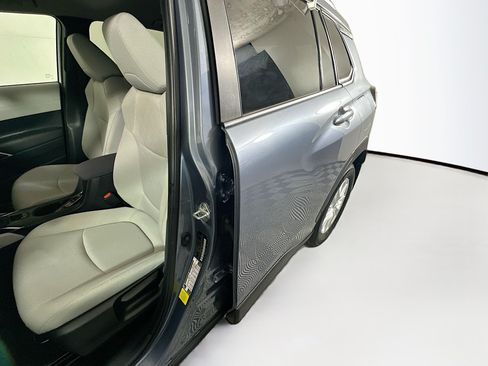 Used 2024 Toyota Corolla Cross LE FWD image 12
