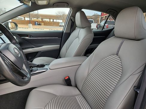 Used 2019 Toyota Camry L image 7