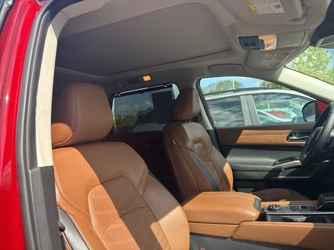 Used 2023 Nissan Pathfinder Platinum w/ Cargo Package image 7