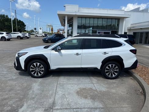 Used 2024 Subaru Outback Touring AWD/4WD image 2