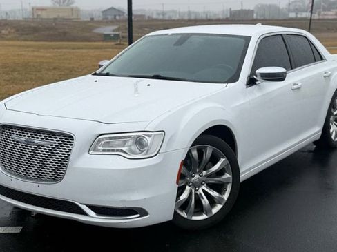 Used 2019 Chrysler 300 Touring w/ Chrome Appearance Package image 1