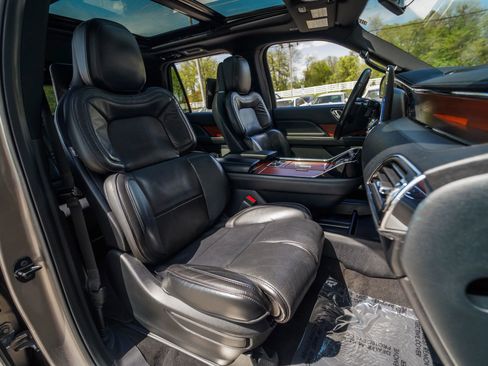 Used 2019 Lincoln Navigator Reserve AWD/4WD image 26