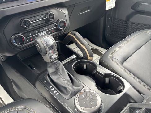 New 2025 Ford Bronco Badlands image 25