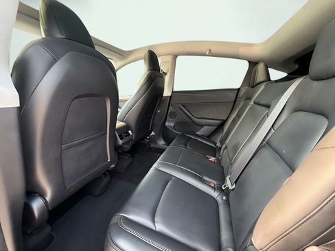 Used 2021 Tesla Model Y 2WD image 17