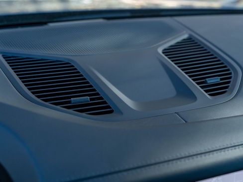 Certified 2025 Porsche Cayenne image 28