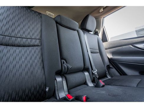 Used 2019 Nissan Rogue SV image 27