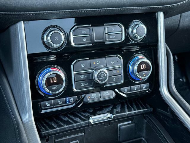 Used 2023 GMC Yukon XL Denali w/ Denali Reserve Package AWD/4WD image 27