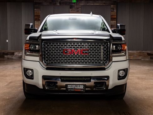 Used 2016 GMC Sierra 2500 Denali w/ Duramax Plus Package image 2