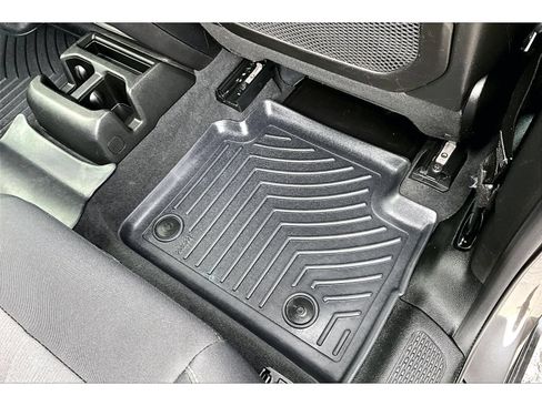 Used 2023 Jeep Grand Cherokee L Laredo w/ Luxury Tech Group I AWD/4WD image 43