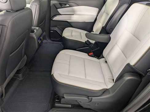 Certified 2025 Chevrolet Traverse High Country image 29