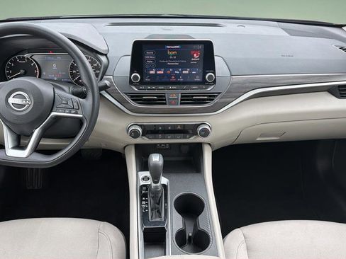 Certified 2025 Nissan Altima 2.5 SV FWD image 8