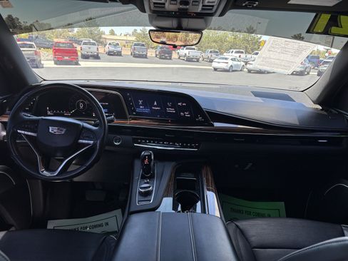 Used 2021 Cadillac Escalade Premium Luxury AWD/4WD image 18