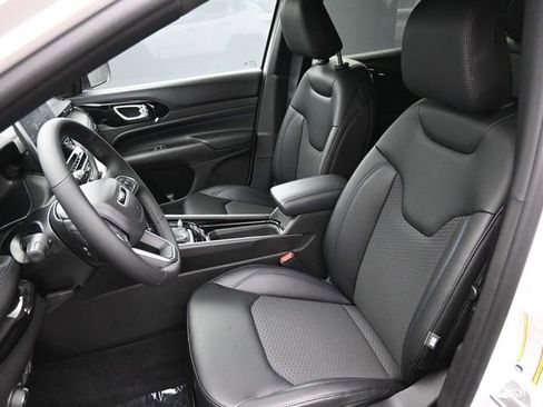 New 2026 Jeep Compass Latitude image 13