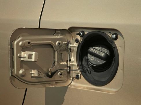 Used 2011 Toyota Sienna XLE w/ XLE Navigation Pkg FWD image 11