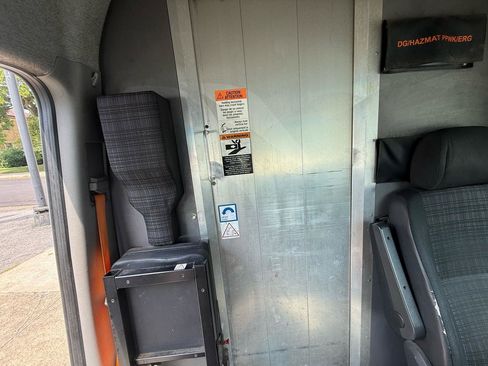 Used 2014 Mercedes-Benz Sprinter 2500 image 18