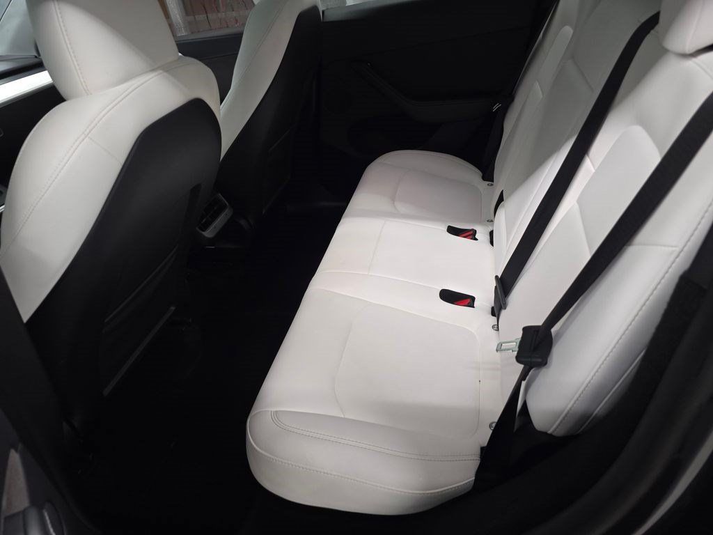Used 2024 Tesla Model Y Long Range AWD/4WD image 31