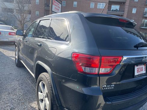 Used 2011 Jeep Grand Cherokee Laredo image 3