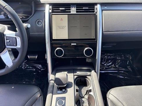 Certified 2025 Land Rover Discovery Dynamic SE AWD/4WD image 15