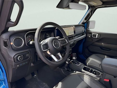 New 2025 Jeep Wrangler Unlimited Sahara AWD/4WD image 24