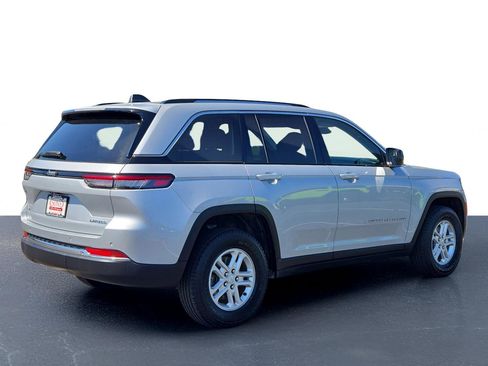 Used 2023 Jeep Grand Cherokee Laredo image 7