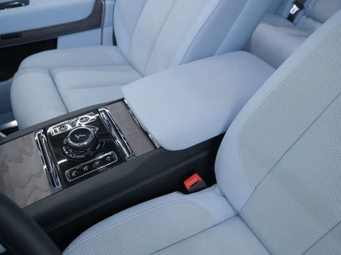 Used 2025 Rolls-Royce Cullinan AWD/4WD image 25