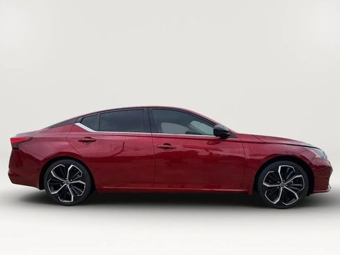 Used 2023 Nissan Altima 2.5 SR FWD image 9