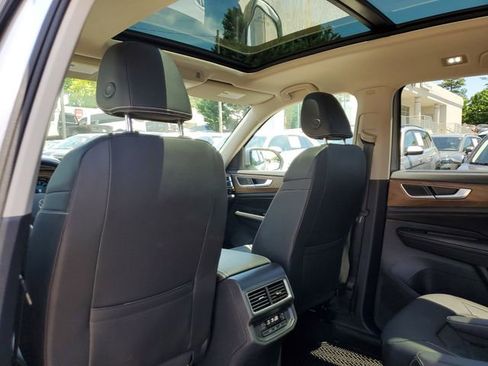 Certified 2025 Volkswagen Atlas SE w/ Panoramic Sunroof Package FWD image 11