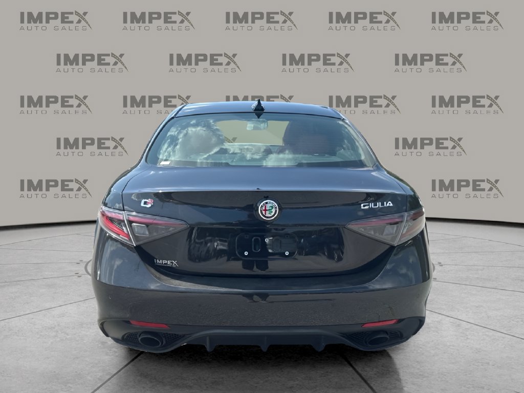 Used 2024 Alfa Romeo Giulia Veloce RWD image 4