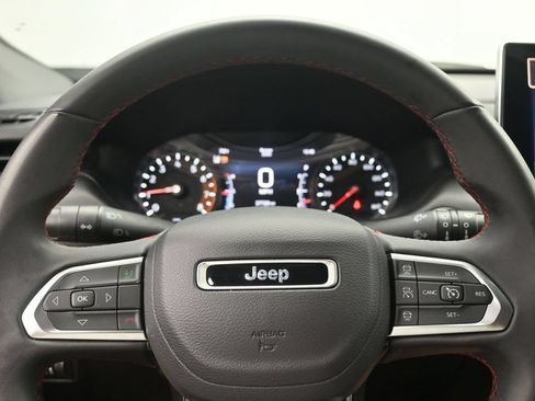 Used 2025 Jeep Compass Trailhawk AWD/4WD image 13