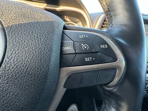 Used 2015 Jeep Cherokee Limited w/ Trailer Tow Group image 21