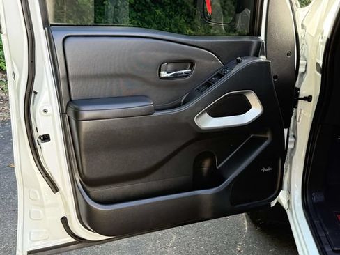 Used 2024 Nissan Frontier SV w/ SV Convenience Package AWD/4WD image 9