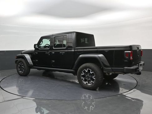 Used 2024 Jeep Gladiator Sport w/ Premium Package AWD/4WD image 5