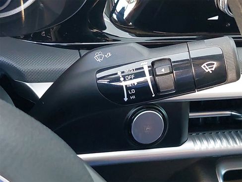 Used 2022 Kia K5 LXS image 19