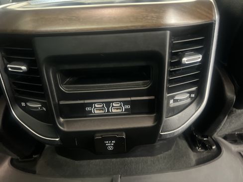 Used 2022 RAM 1500 Laramie AWD/4WD image 13
