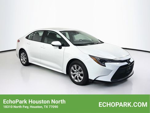 Used 2026 Toyota Corolla LE FWD image 1