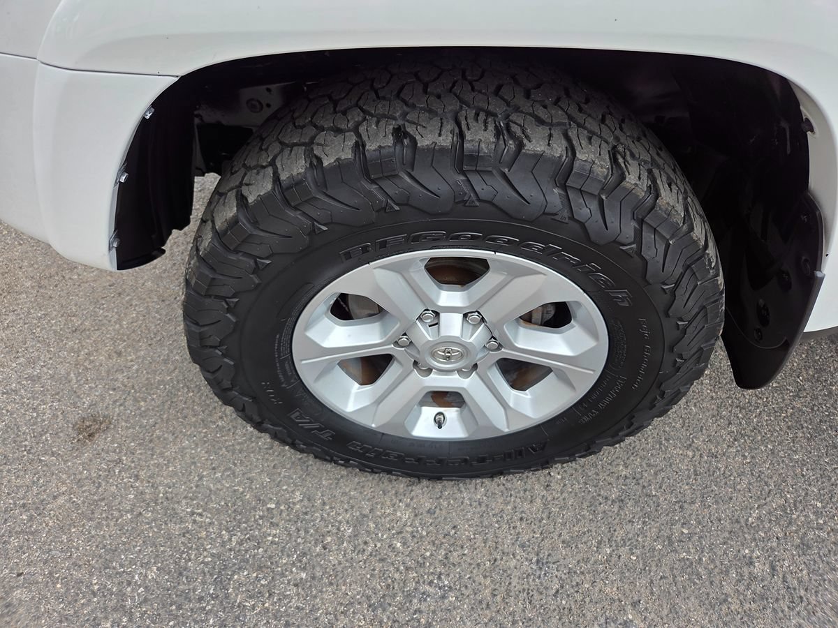Used 2018 Toyota 4Runner SR5 AWD/4WD image 26