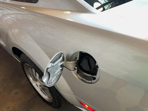 Used 2005 Ford Mustang GT RWD image 90