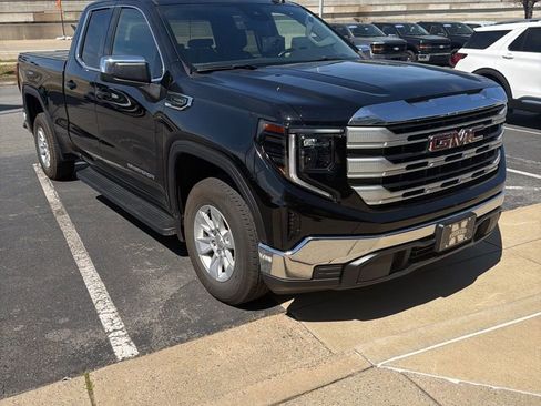 Used 2024 GMC Sierra 1500 SLE image 2