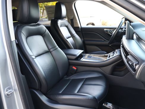 Used 2021 Lincoln Aviator 2WD w/ Elements Package image 24