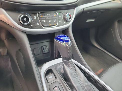 Used 2019 Chevrolet Volt LT w/ Power Convenience Package FWD image 17
