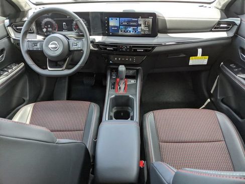 Certified 2025 Nissan Kicks SR FWD image 19