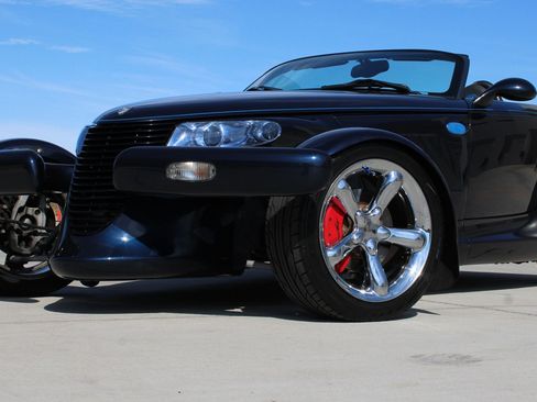 Used 2001 Chrysler Prowler RWD image 2