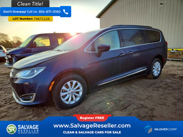 Used 2017 Chrysler Pacifica Touring-L FWD image 1