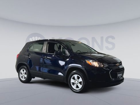 Used 2021 Chevrolet Trax LS AWD/4WD image 2