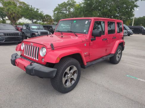 Used 2017 Jeep Wrangler Unlimited Sahara w/ Connectivity Group AWD/4WD image 10
