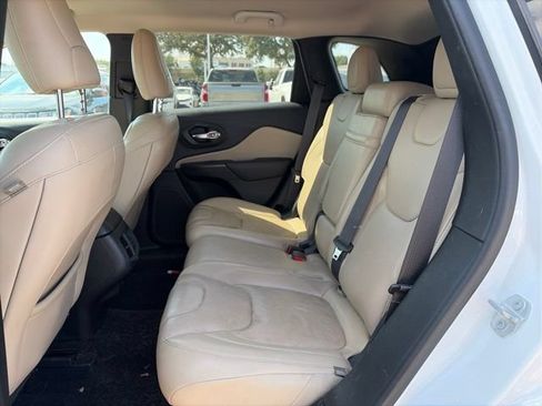 Used 2017 Jeep Cherokee Limited w/ Luxury Group AWD/4WD image 14