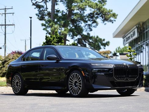 New 2026 BMW 760i xDrive w/ Executive Package AWD/4WD image 1