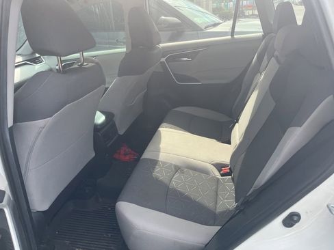 Used 2021 Toyota RAV4 XLE w/ Convenience Package FWD image 6