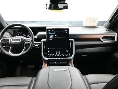 Used 2025 GMC Yukon Denali AWD/4WD image 14